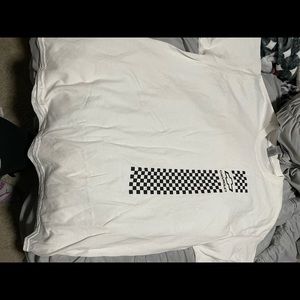 Please message me before buying - White gildan top - size:XL